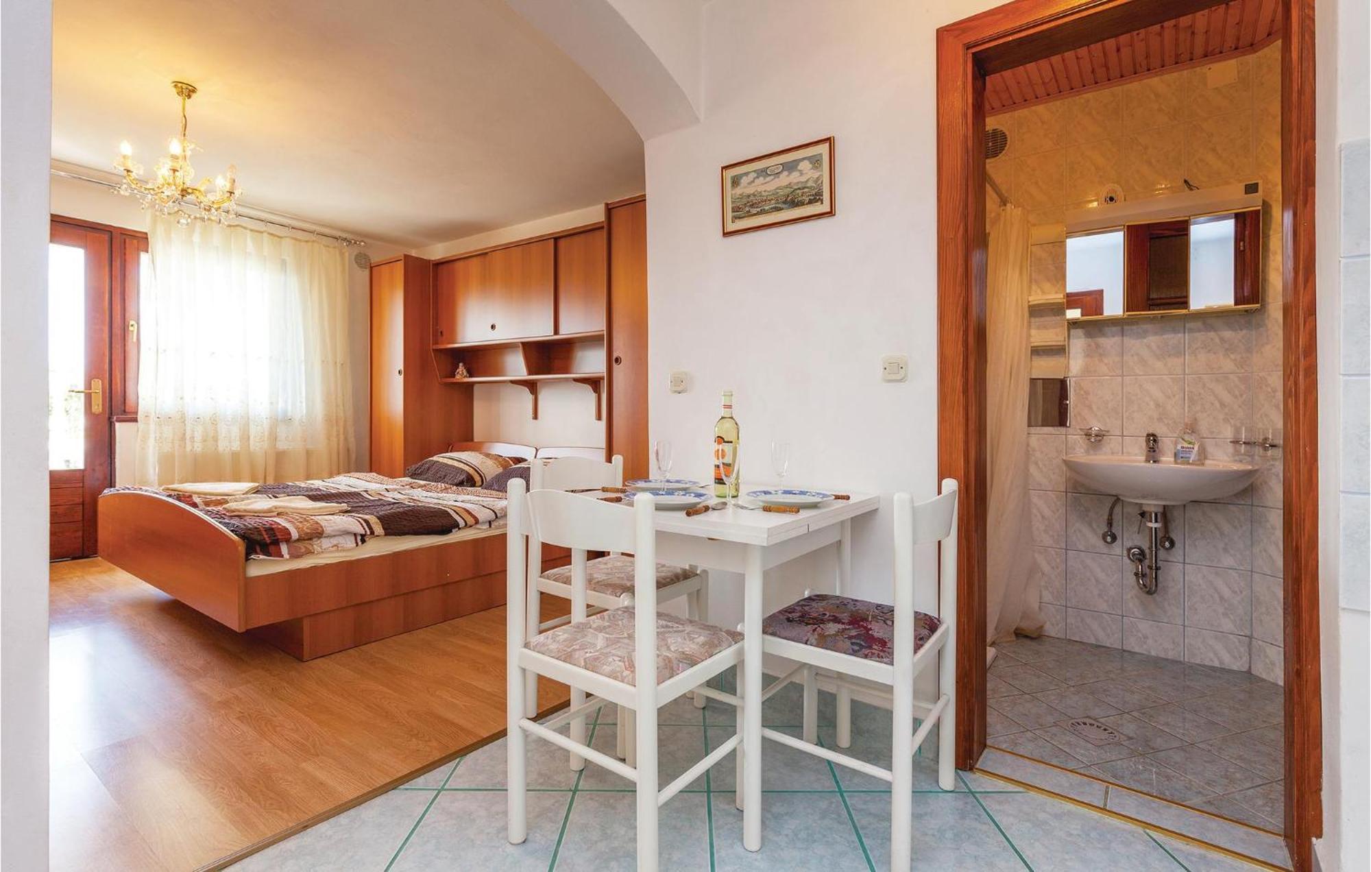 Stunning Apartment In Crikvenica With Wifi Ngoại thất bức ảnh