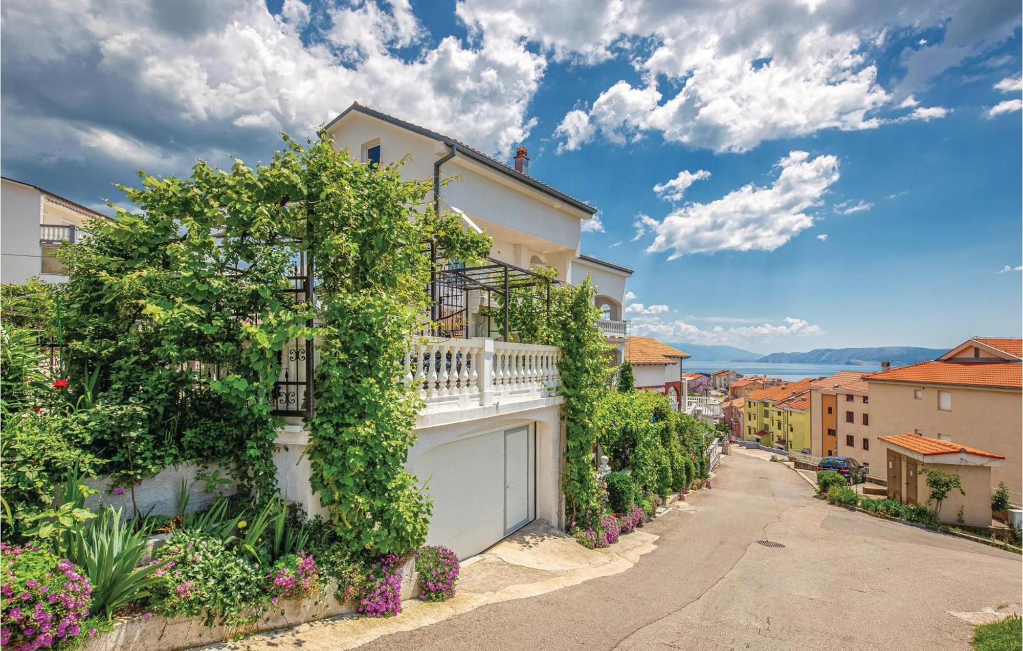 Stunning Apartment In Crikvenica With Wifi Ngoại thất bức ảnh